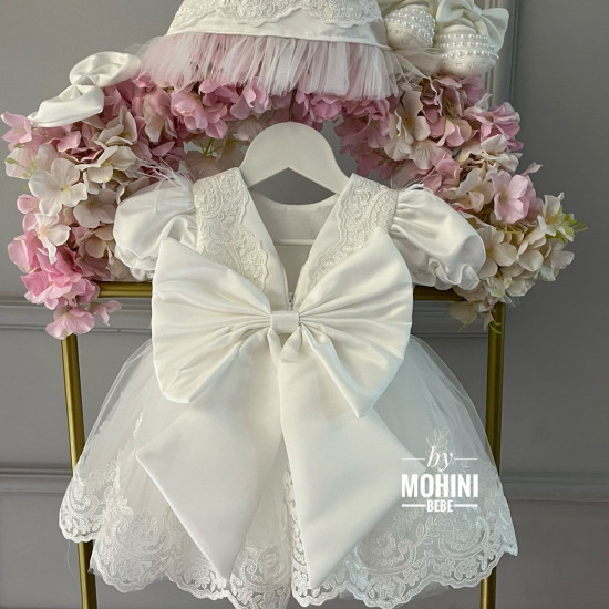 Set Rochie Botez Albă cu Dantelă Fină, Fundă Mare și Bonetă – Rochie Prințesă Elegantă | Set White Little Princess