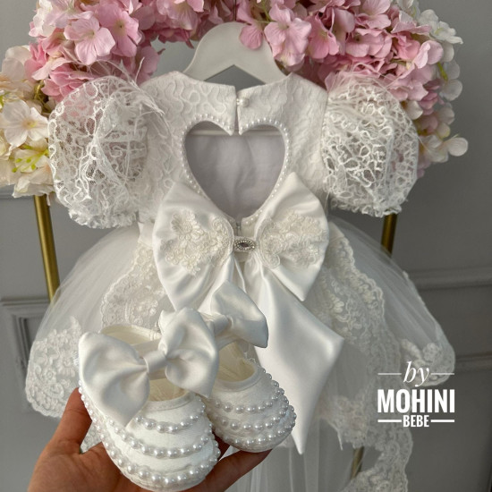 Rochie Botez Albă cu Dantelă Fină, Fundă Mare și Decolteu Inimă – Rochie Prințesă Elegantă | White Beauty
