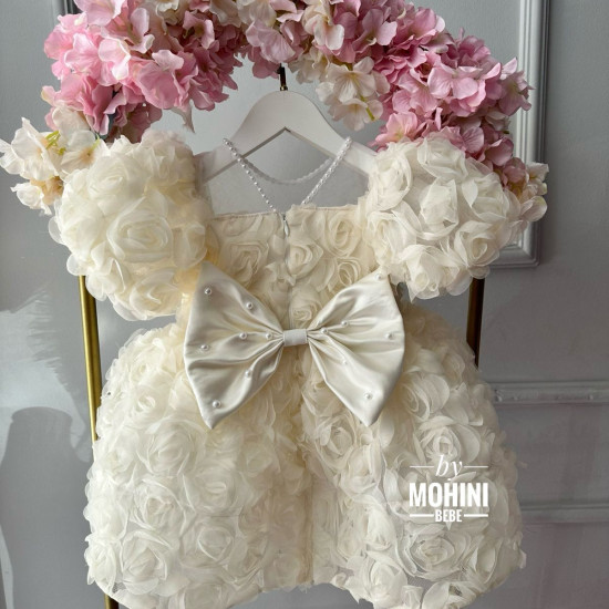 Rochie Prințesă Albă cu Flori 3D din Organza și Fundă Mare – Rochie Elegantă Botez | Ivoire Flowers