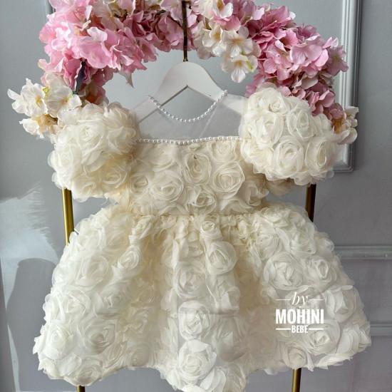 Rochie Prințesă Albă cu Flori 3D din Organza și Fundă Mare – Rochie Elegantă Botez | Ivoire Flowers