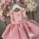Rochie Prințesă Roz cu Broderii Florale și Perle – Rochie Elegantă Satin cu Fustă Voluminoasă | Princess Pinky