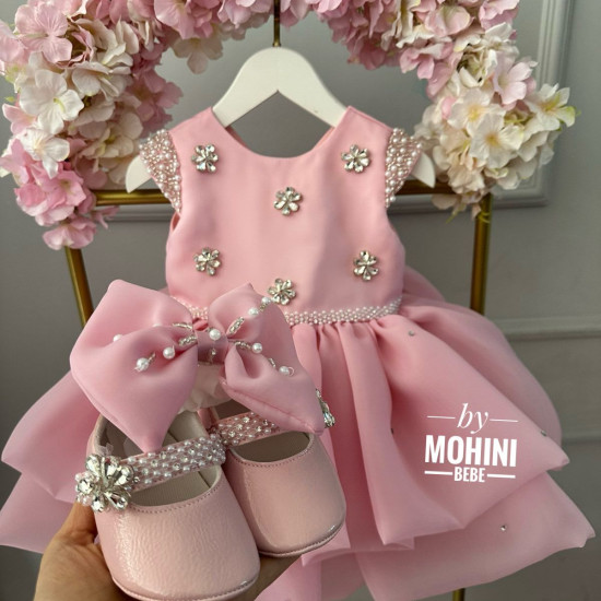 Rochie Prințesă Roz cu Broderii Florale și Perle – Rochie Elegantă Satin cu Fustă Voluminoasă | Princess Pinky