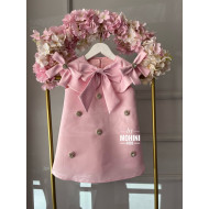 Rochie Prințesă Roz cu Fundă Mare și Nasturi Strălucitori – Rochie Elegantă Satin | Buttons