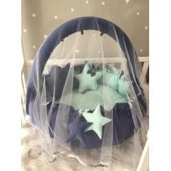 Baby nest DARK BLUE din bumbac organic cu arcada si plasa protectoare, 5 piese