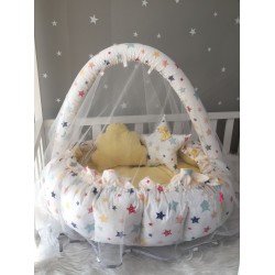 Baby nest LUX STAR  alb cu stelute din bumbac organic cu arcada si plasa protectoare, 5 piese